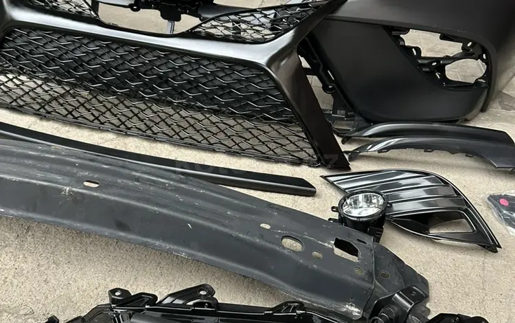 Бампер передний Toyota Camry 70 SE XSE фара за 34 000 тг. в Алматы