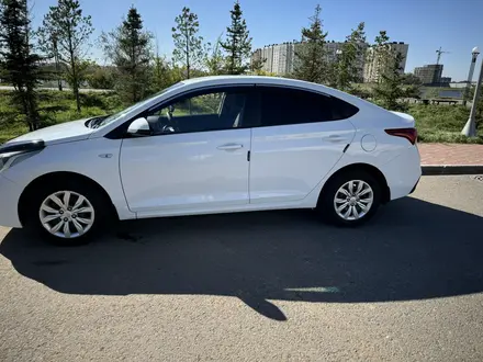 Hyundai Accent 2018 года за 6 700 000 тг. в Астана – фото 2