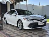 Toyota Camry 2019 года за 12 300 000 тг. в Шымкент – фото 2