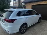 Mitsubishi Outlander 2022 года за 11 500 000 тг. в Уральск – фото 2