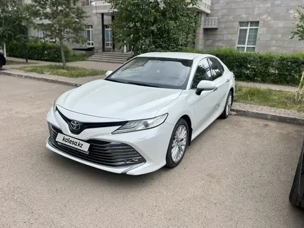 Toyota Camry 2018 года за 13 000 000 тг. в Астана – фото 3