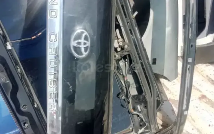Крышку багажника на Toyota Land Cruiser 200 в Караганда