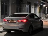 Hyundai Elantra 2014 годаfor6 700 000 тг. в Астана – фото 2