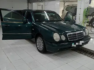 Mercedes-Benz E 230