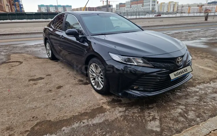 Toyota Camry 2019 года за 14 200 000 тг. в Астана