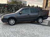 Volkswagen Vento 1993 года за 1 350 000 тг. в Шымкент – фото 2