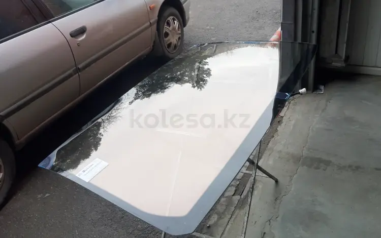 Автомобильные стекла за 45 000 тг. в Алматы