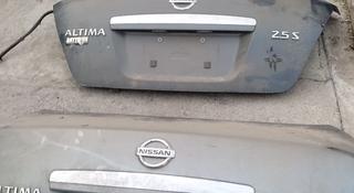 Крышка багажника Nissan Altima за 70 000 тг. в Алматы