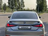 Lexus ES 300h 2020 годаүшін22 500 000 тг. в Алматы – фото 4