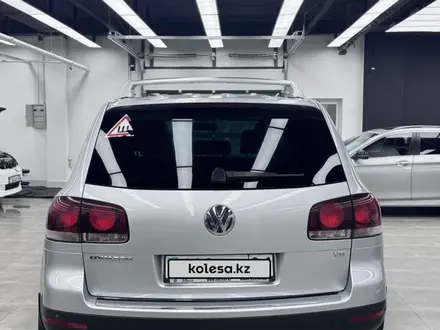 Volkswagen Touareg 2007 года за 7 500 000 тг. в Астана – фото 2