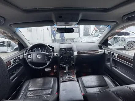 Volkswagen Touareg 2007 года за 7 500 000 тг. в Астана – фото 11
