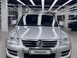 Volkswagen Touareg 2007 года за 7 500 000 тг. в Астана