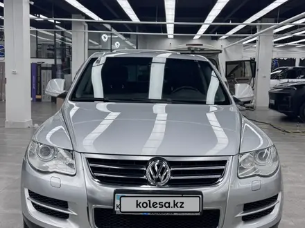 Volkswagen Touareg 2007 года за 7 500 000 тг. в Астана