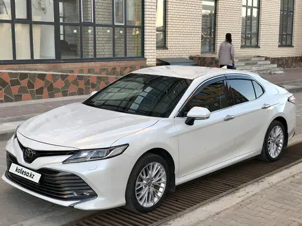 Toyota Camry 2018 года за 13 550 000 тг. в Уральск