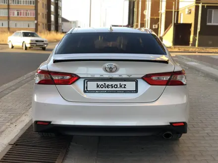 Toyota Camry 2018 года за 13 550 000 тг. в Уральск – фото 10