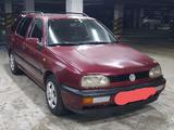 Volkswagen Golf 1995 годаүшін2 500 000 тг. в Астана