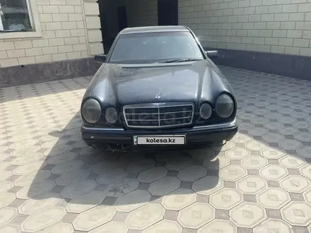 Mercedes-Benz E 200 1996 года за 2 100 000 тг. в Шымкент – фото 4