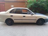 Hyundai Verna 2001 года за 700 000 тг. в Астана – фото 4