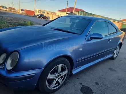 Mercedes-Benz CLK 230 1998 года за 3 000 000 тг. в Астана – фото 2