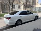 Toyota Camry 2015 года за 9 900 000 тг. в Шымкент – фото 2