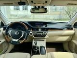 Lexus ES 300h 2013 года за 8 000 000 тг. в Актау – фото 2