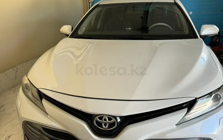 Toyota Camry 2018 года за 15 000 000 тг. в Алматы