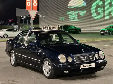 Mercedes-Benz E 320 1996 года за 2 800 000 тг. в Астана – фото 3