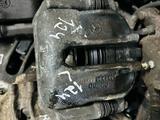 W124 передние тормозные суппорт за 5 000 тг. в Алматы
