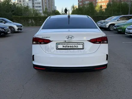 Hyundai Accent 2021 года за 7 400 000 тг. в Астана – фото 2