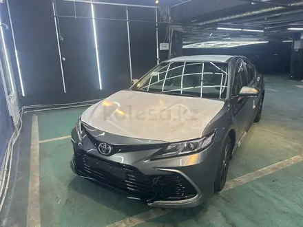 Toyota Camry 2023 года за 15 200 000 тг. в Алматы