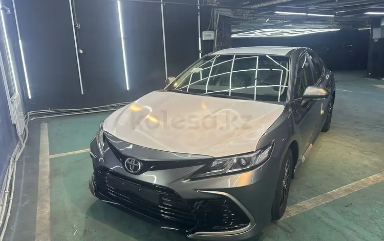 Toyota Camry 2023 года за 15 200 000 тг. в Алматы