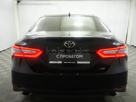 Toyota Camry 2019 года за 14 300 000 тг. в Алматы – фото 4