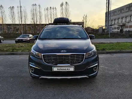 Kia Carnival 2017 года за 10 800 000 тг. в Шымкент – фото 2