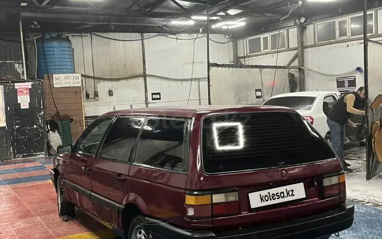 Volkswagen Passat 1990 годаfor1 250 000 тг. в Астана