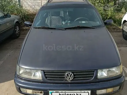 Volkswagen Passat 1995 года за 1 500 000 тг. в Павлодар – фото 2