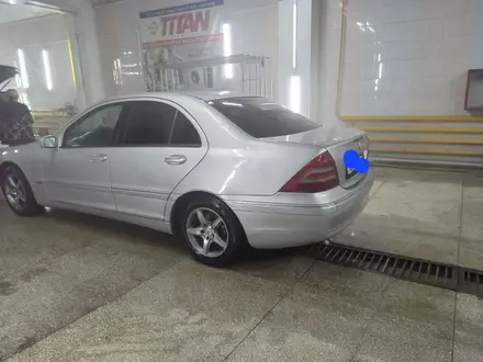 Mercedes-Benz C 200 2002 года за 4 000 000 тг. в Кокшетау – фото 4