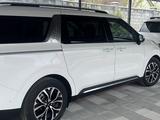 Kia Carnival 2022 года за 19 000 000 тг. в Алматы – фото 2