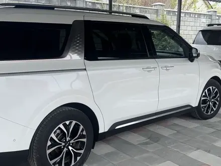 Kia Carnival 2022 года за 19 000 000 тг. в Алматы – фото 2
