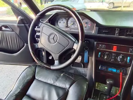 Mercedes-Benz E 220 1994 года за 1 980 000 тг. в Караганда – фото 16