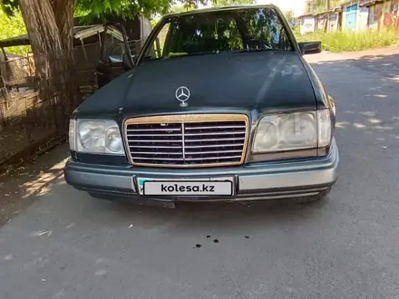 Mercedes-Benz E 220 1994 года за 1 980 000 тг. в Караганда – фото 4