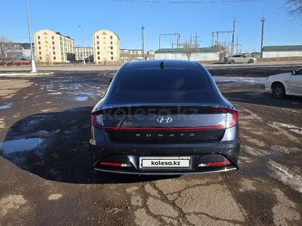 Hyundai Sonata 2020 года за 11 900 000 тг. в Караганда – фото 2