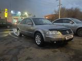 Volkswagen Passat 2003 годаfor2 300 000 тг. в Астана