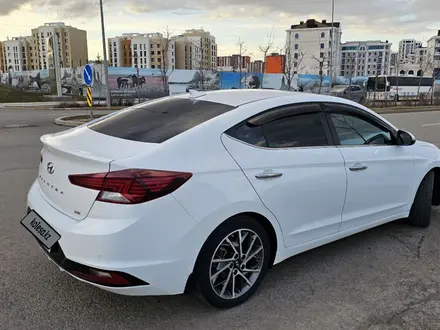 Hyundai Elantra 2020 года за 8 999 000 тг. в Астана