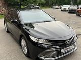 Toyota Camry 2018 года за 14 000 000 тг. в Алматы – фото 4