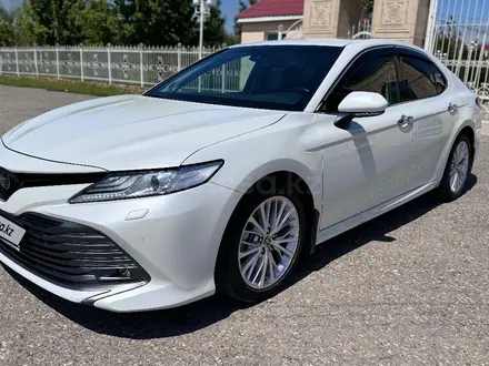 Toyota Camry 2020 года за 19 000 000 тг. в Шымкент