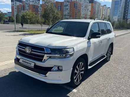 Toyota Land Cruiser 2019 года за 35 000 000 тг. в Астана