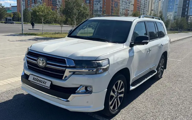 Toyota Land Cruiser 2019 года за 35 000 000 тг. в Астана