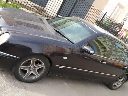 Mercedes-Benz E 320 1996 года за 2 200 000 тг. в Шымкент – фото 3
