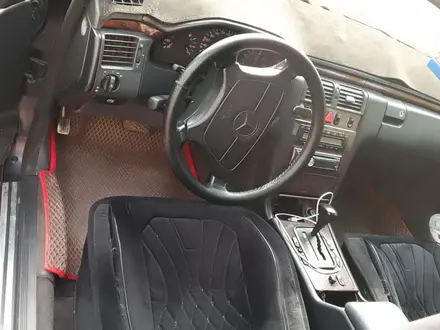 Mercedes-Benz E 320 1996 года за 2 200 000 тг. в Шымкент – фото 4