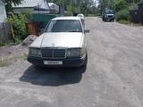 Mercedes-Benz E 200 1991 годаүшін700 000 тг. в Караганда – фото 4